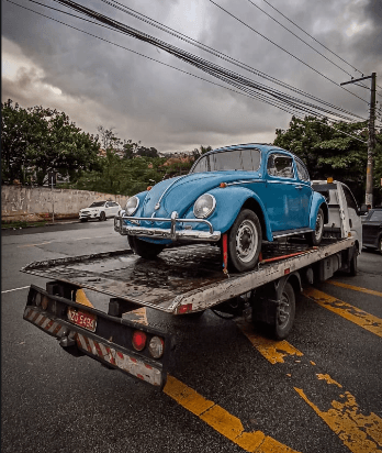 Guincho transportando Fusca