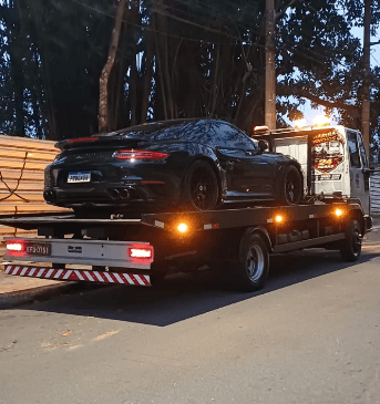 Guincho transportando Porsche
